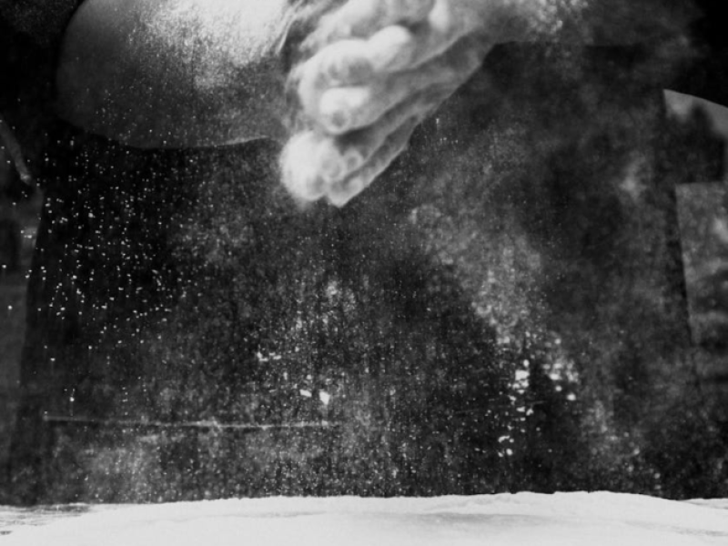 floured_hands